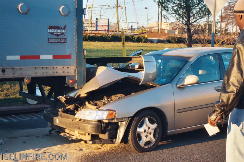 Motor vehicle accident Green Street December 2004.