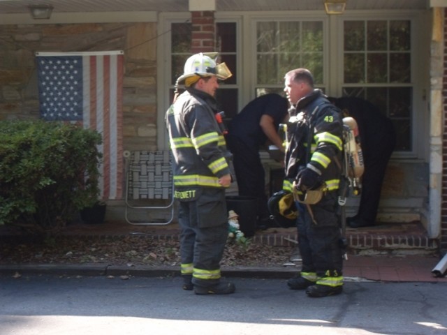 Chief Bennett gets an update from Captain Kennedy while operating at the structure fire at 511 Colonia Blvd. on September 17, 2009.